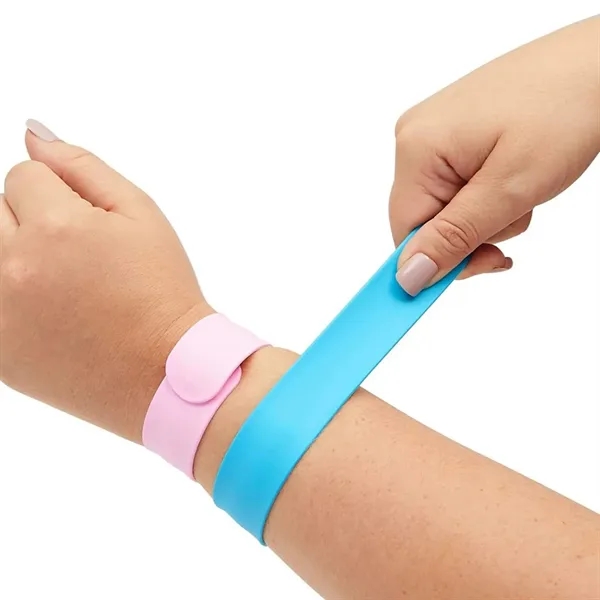 Eco-Friendly Silicone Snap Wristband — Silicone — White